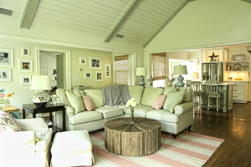 Swell Forever blankets on the sofa and chair—a diamond pattern Owen Forever Blanket in Alpaca and The Jean Forever Blanket cotton collection in Natural—make the Henzes’ cozy living room even more inviting.