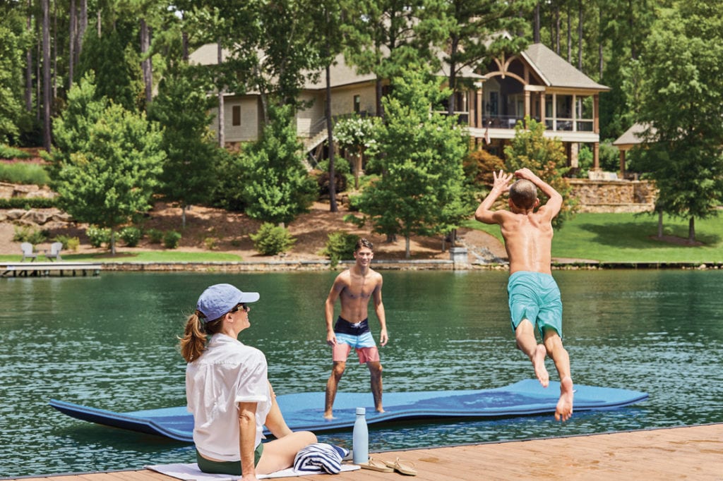 Lake Oconee’s easy-going lake lifestyle brings water pursuits to the doorstep.