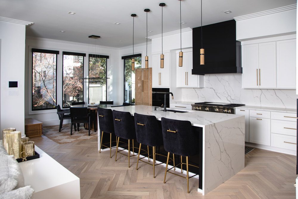 Warthen Team on X: Black kitchens are just as timeless as white ones, they  can be cozier and a little moodier. This stylish space just might inspire  you to go dark. #kitchen #