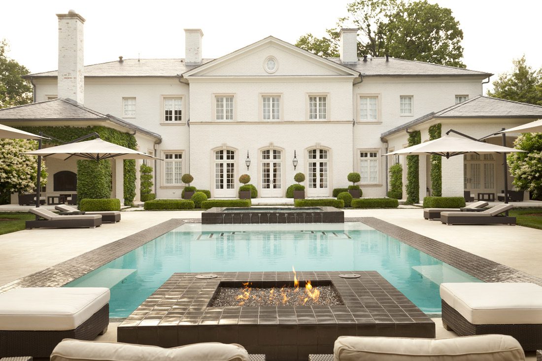 Landscape architect John Howard designed a firepit that transforms into a sunning platform in the warmer months. photo: Emily Followill