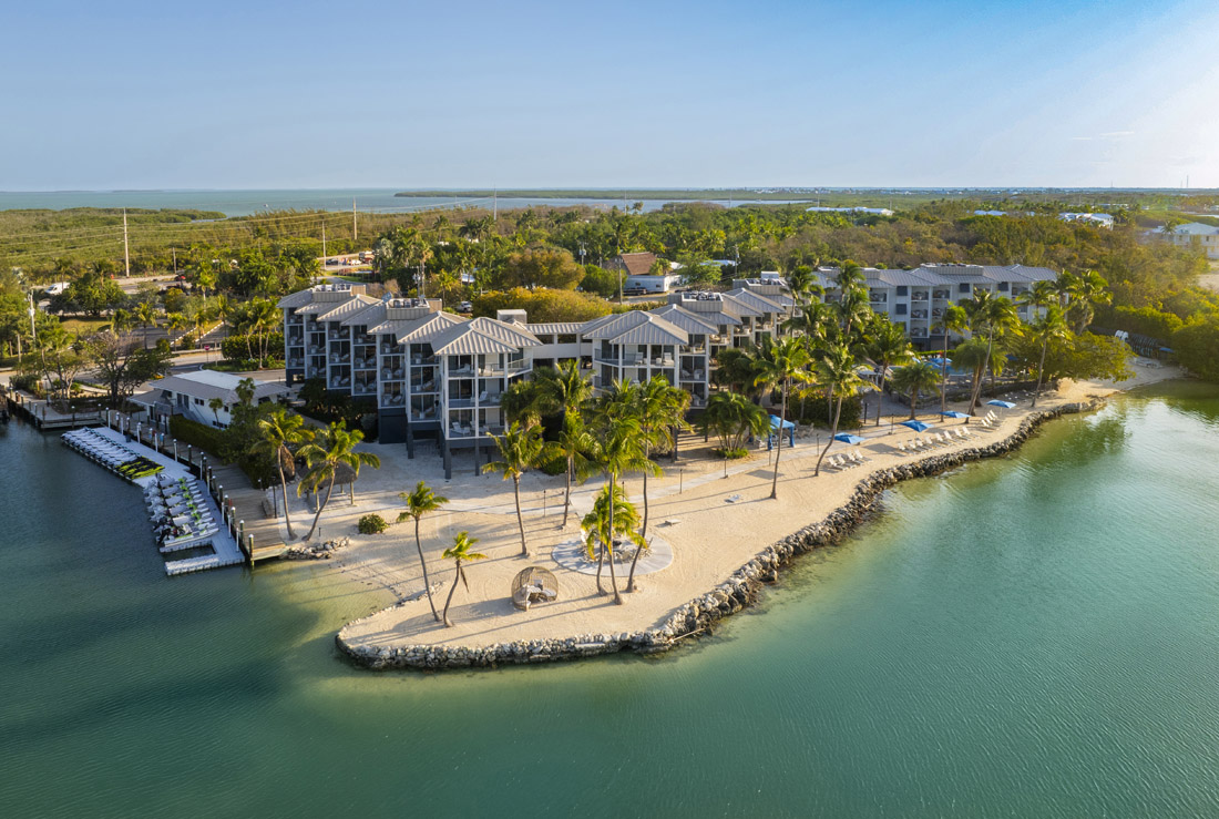 A part of Three Waters Resort and Marina, The Cove sits on a peaceful, adultsonly Islamorada peninsula.