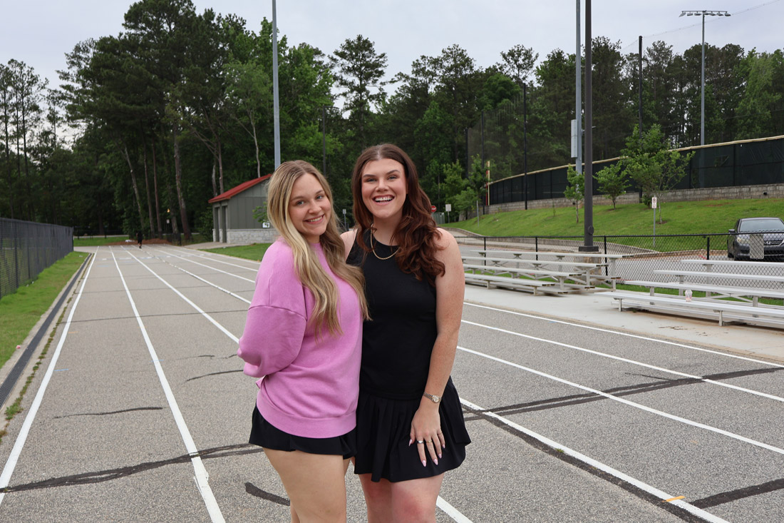 Girls Who Walk founders, Delia O’Malley (right) and Jessica Zeewy (left), organize a weekly women's walking group on Sundays at 10 a.m. and Wednesdays at 6 p.m.